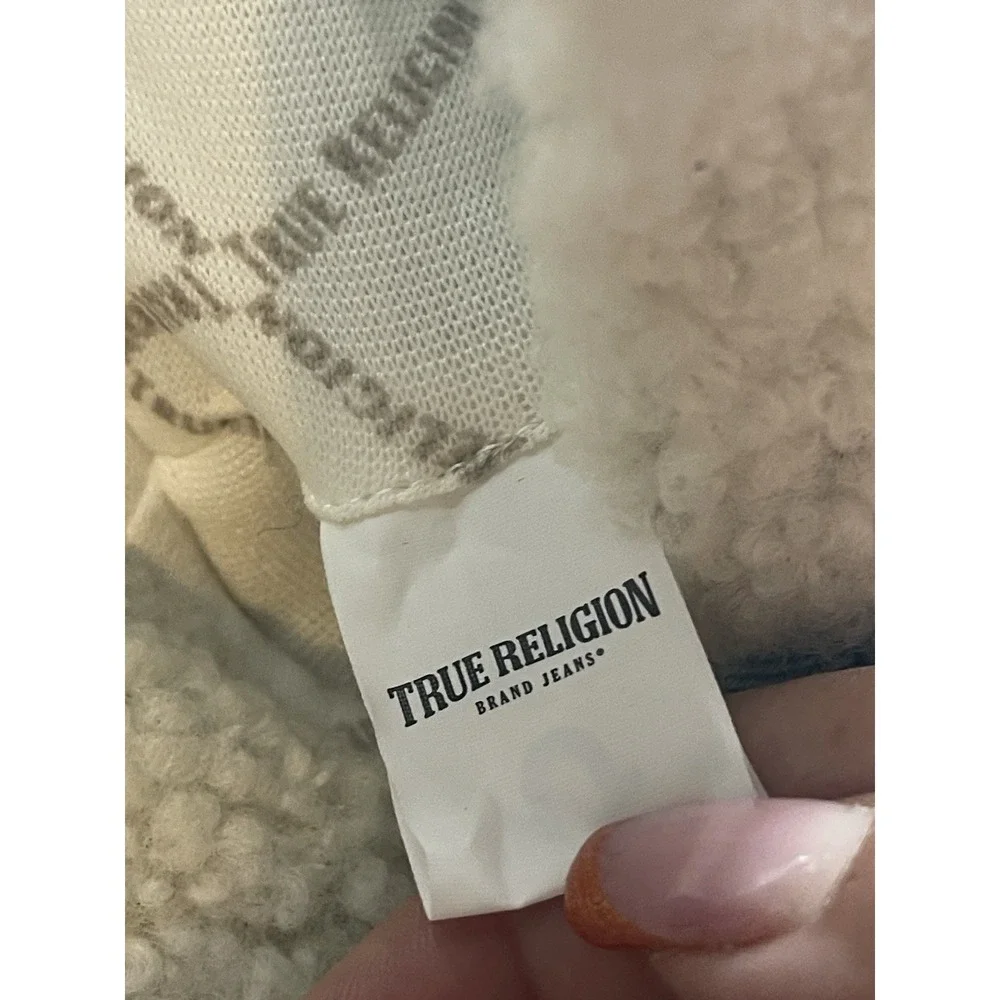 True Religion maximum cold accessory